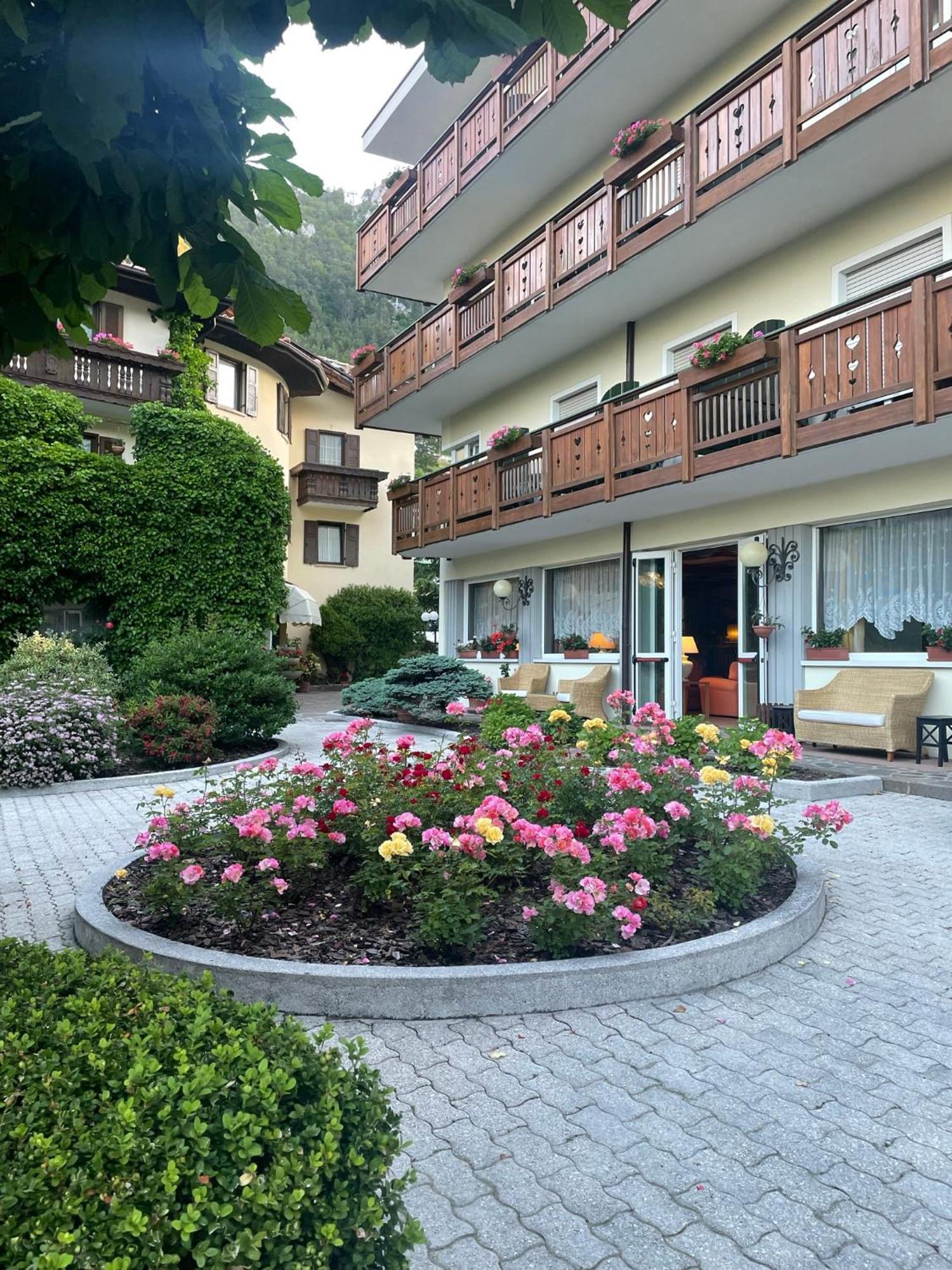 Hotel Miralago Wellness - Adults Only Molveno Buitenkant foto