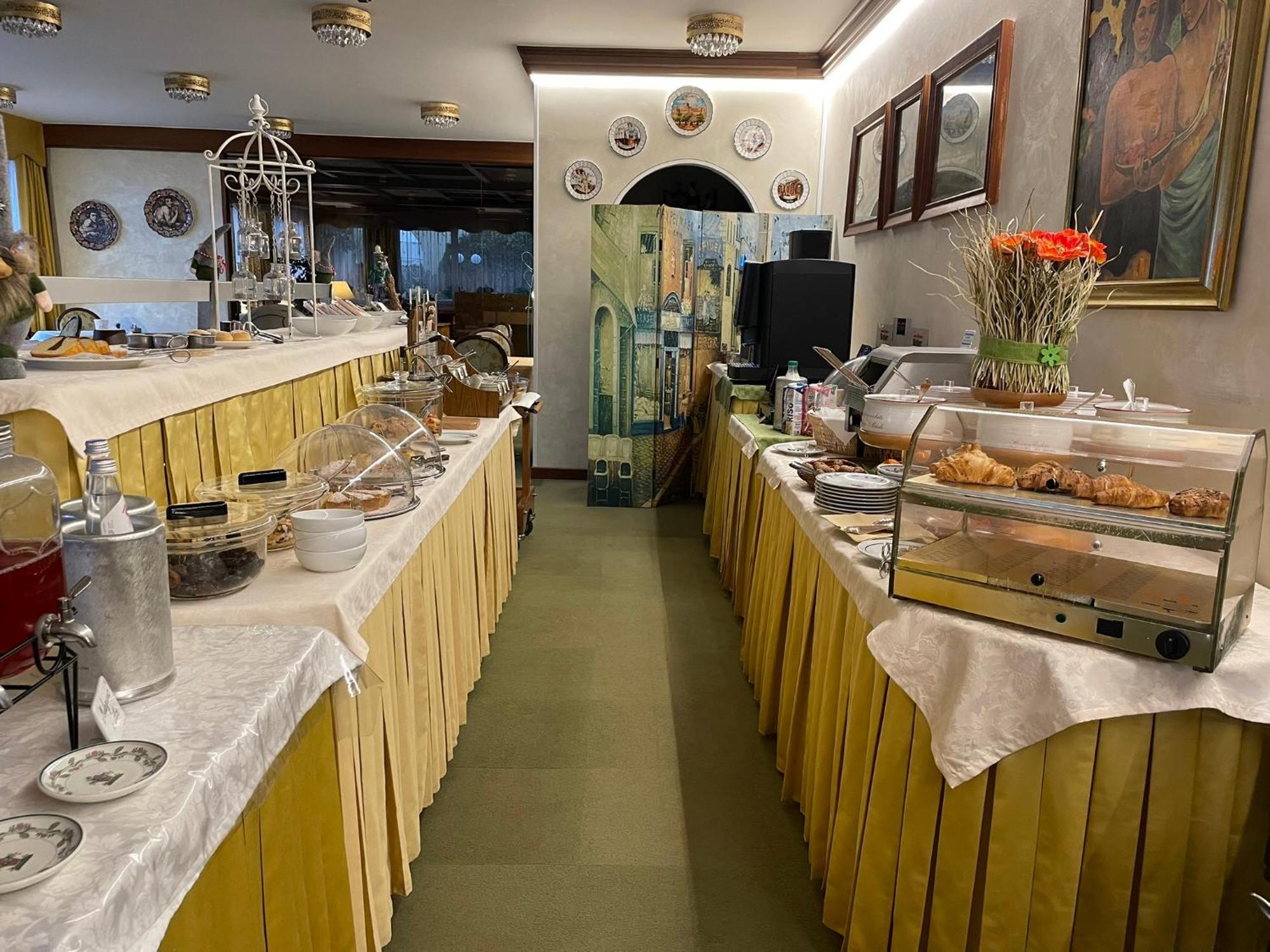 Hotel Miralago Wellness - Adults Only Molveno Buitenkant foto