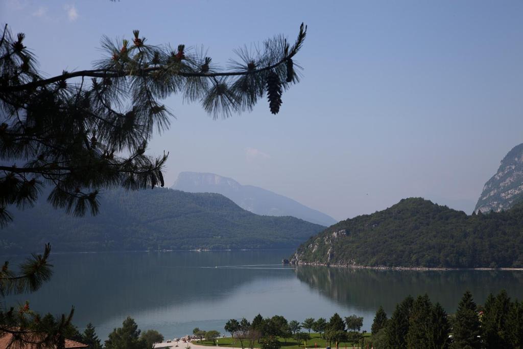 Hotel Miralago Wellness - Adults Only Molveno Buitenkant foto